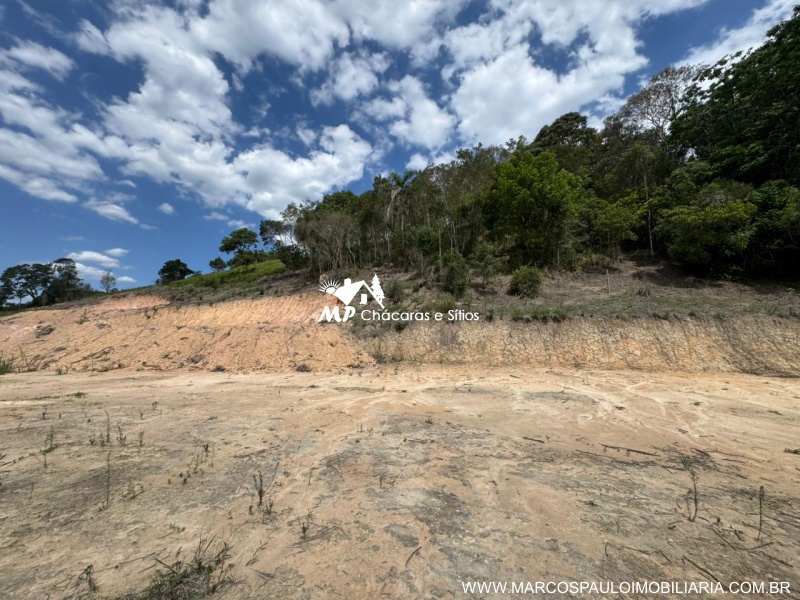 TERRENO COM ÓTIMA LOCALIZAÇÃO