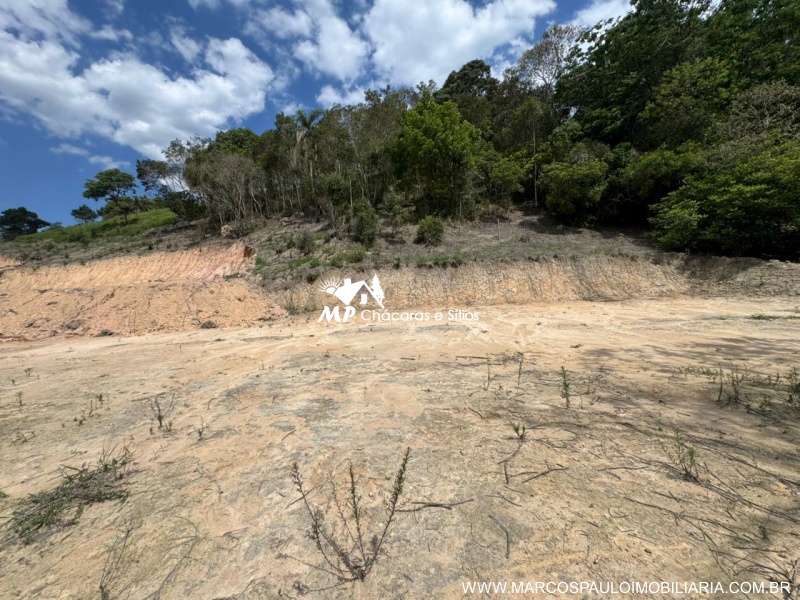 TERRENO COM ÓTIMA LOCALIZAÇÃO