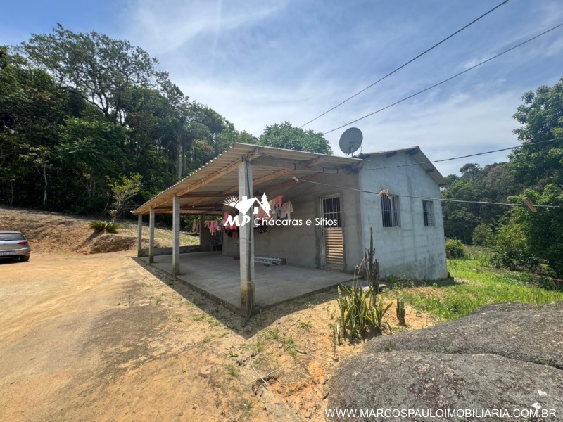 CHÁCARA CONTENDO 2 CASAS EM BIRITIBA MIRIM
