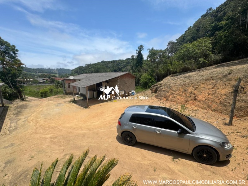 CHÁCARA CONTENDO 2 CASAS EM BIRITIBA MIRIM