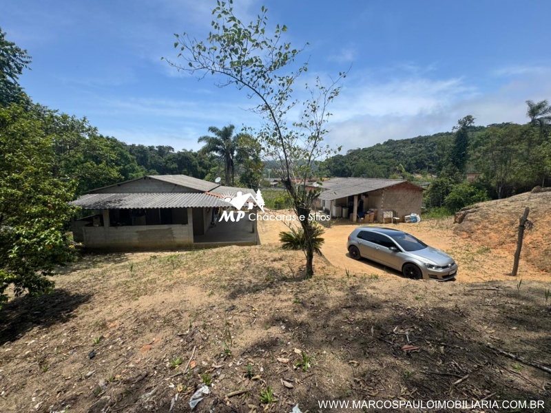 CHÁCARA CONTENDO 2 CASAS EM BIRITIBA MIRIM