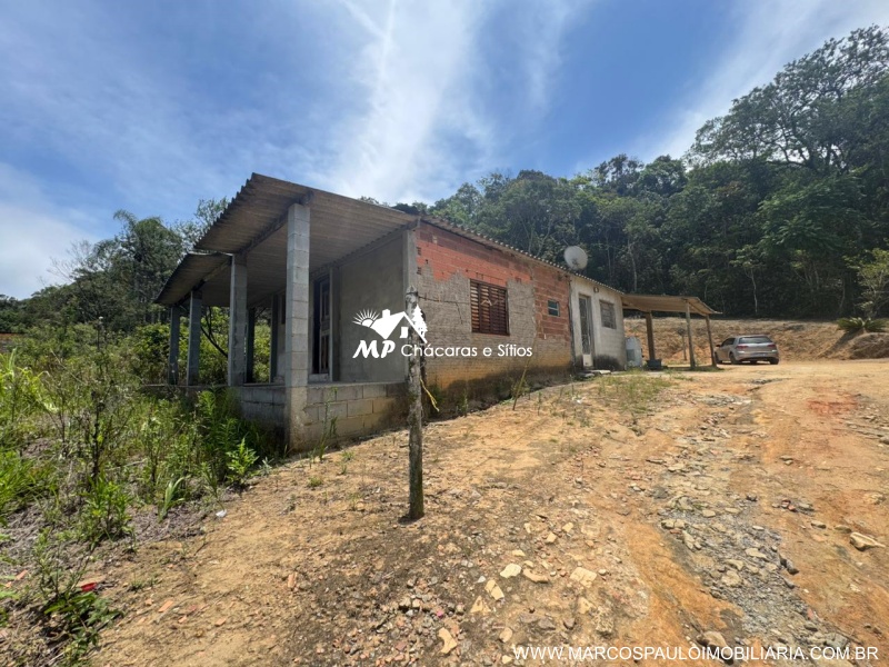CHÁCARA CONTENDO 2 CASAS EM BIRITIBA MIRIM