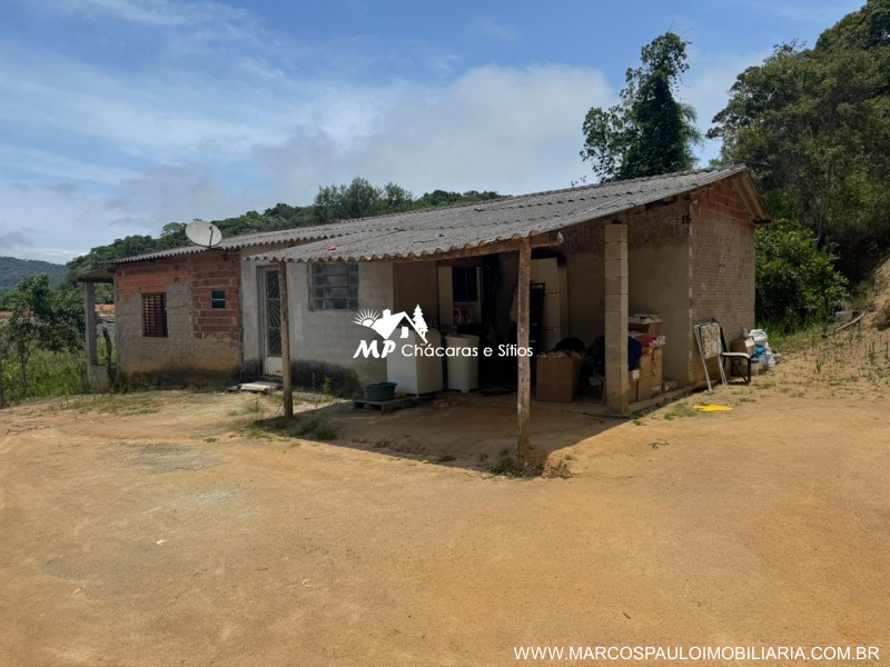 CHÁCARA CONTENDO 2 CASAS EM BIRITIBA MIRIM
