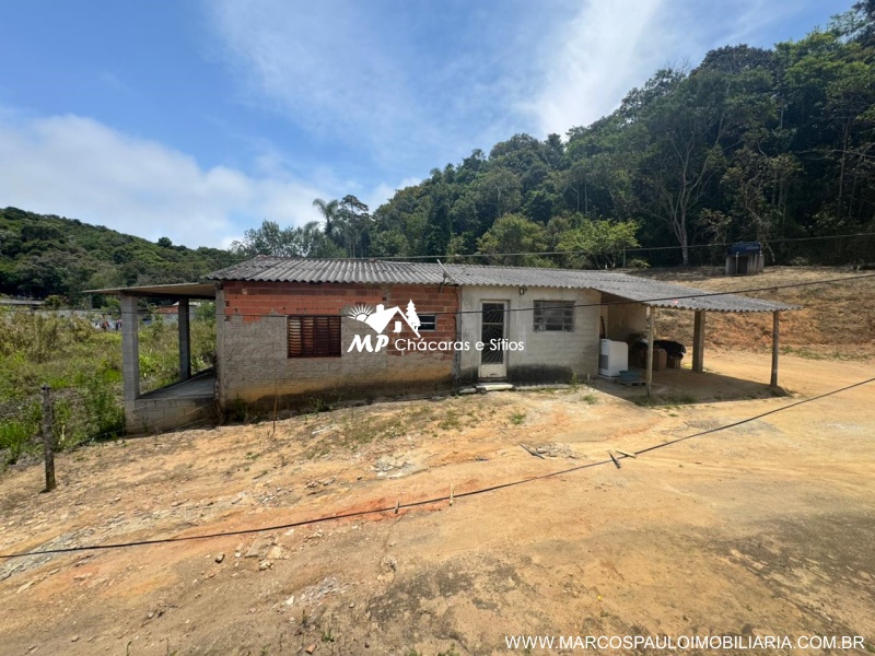CHÁCARA CONTENDO 2 CASAS EM BIRITIBA MIRIM
