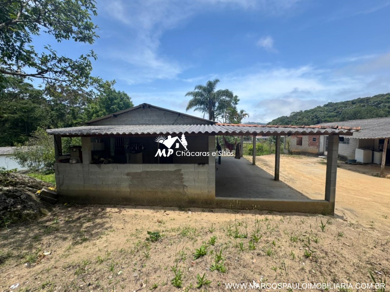 CHÁCARA CONTENDO 2 CASAS EM BIRITIBA MIRIM