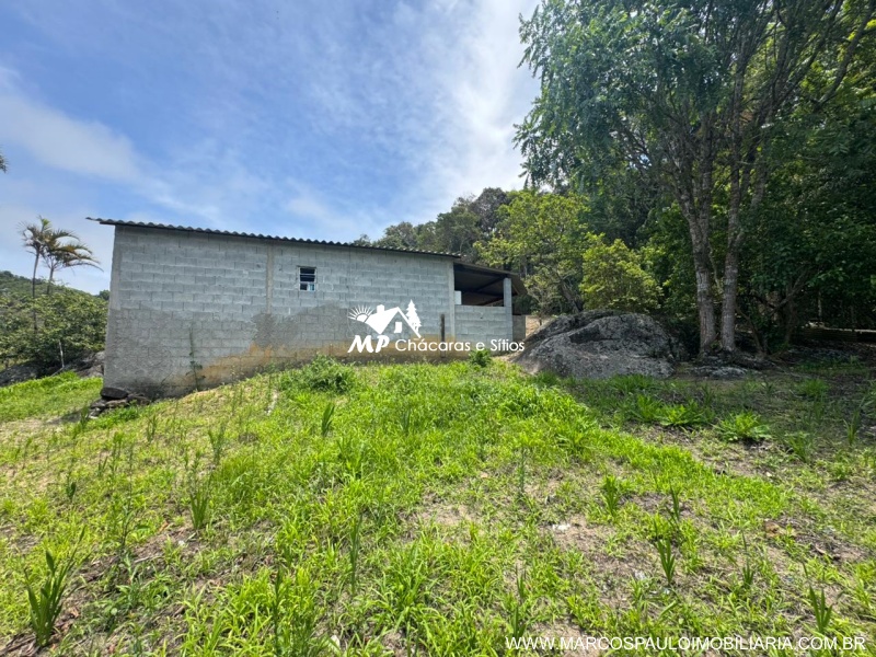 CHÁCARA CONTENDO 2 CASAS EM BIRITIBA MIRIM