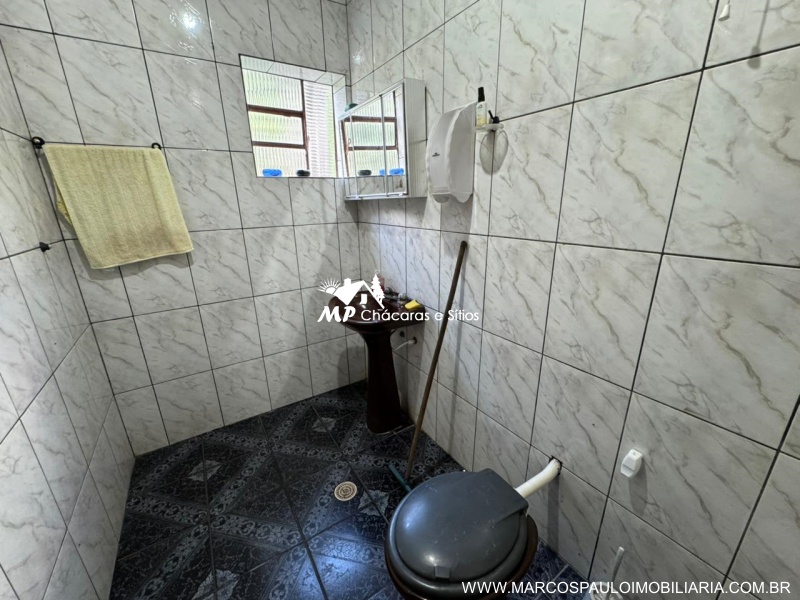 CHÁCARA PLANA COM LAGO GRANDE