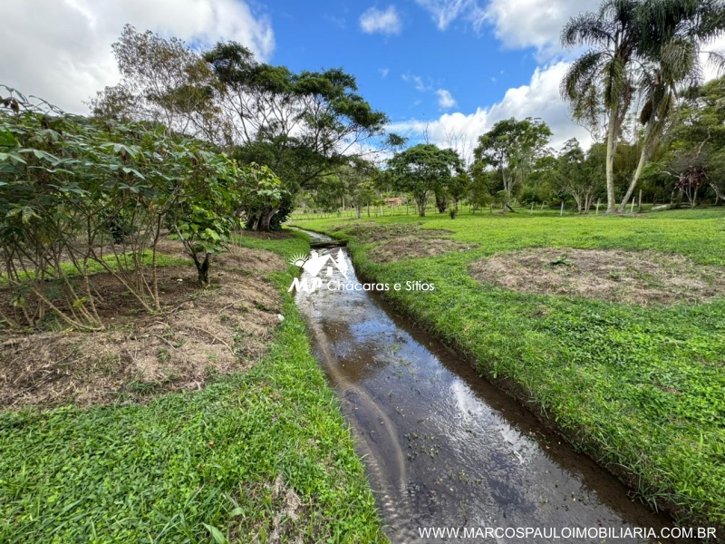 CHÁCARA PLANA COM LAGO GRANDE