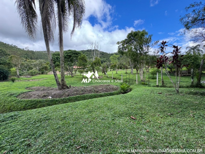 CHÁCARA PLANA COM LAGO GRANDE