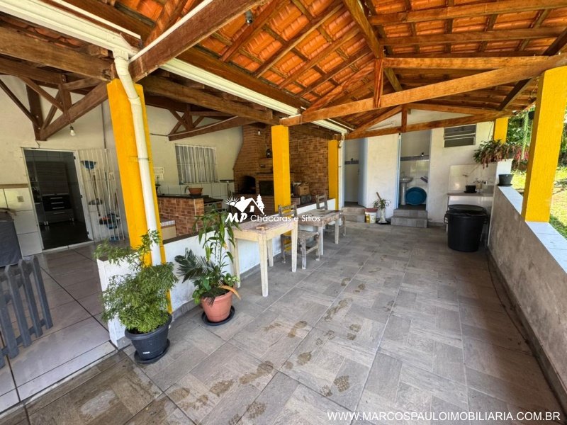 CHÁCARA EM BIRITIBA MIRIM PRÓXIMO A COMÉRCIOS E POSTO DE SAÚDE