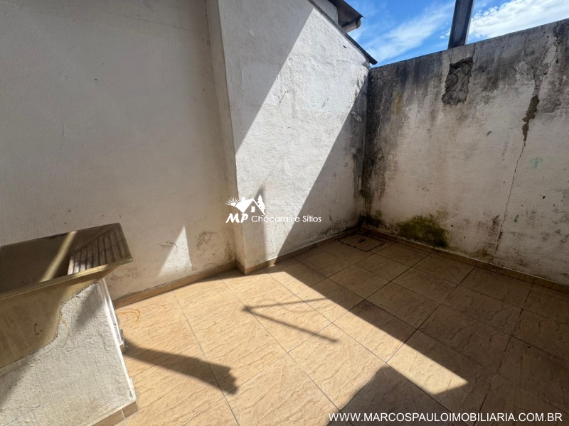 CASA EM BIRITIBA MIRIM NO CENTRO DA CIDADE