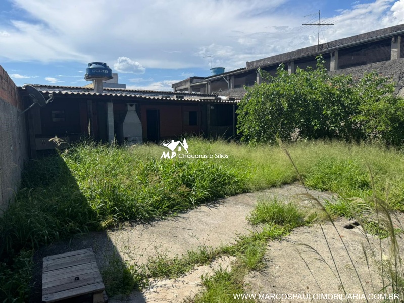 CASA NO CENTRO DE BIRITIBA MIRIM