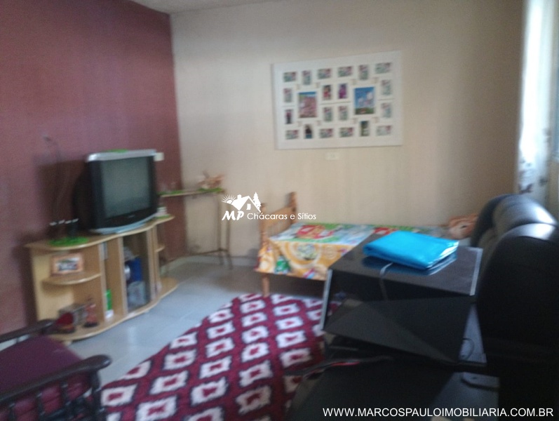 CHÁCARA COM 2 CASAS NA REGIÃO DE MOGI DAS CRUZES