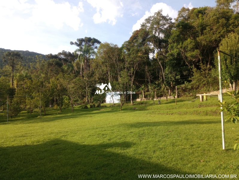 CHÁCARA COM 2 CASAS NA REGIÃO DE MOGI DAS CRUZES