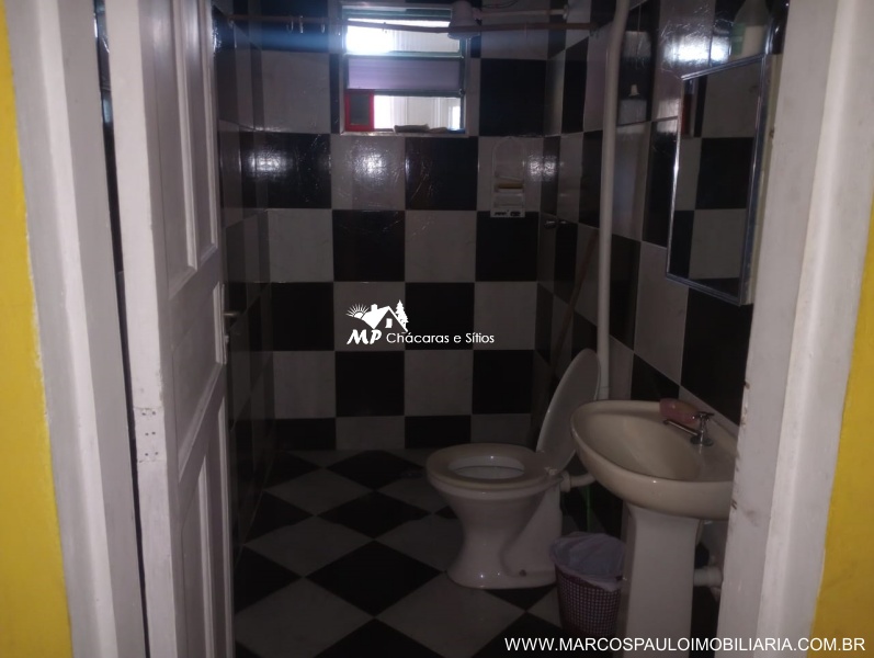 CHÁCARA COM 2 CASAS NA REGIÃO DE MOGI DAS CRUZES