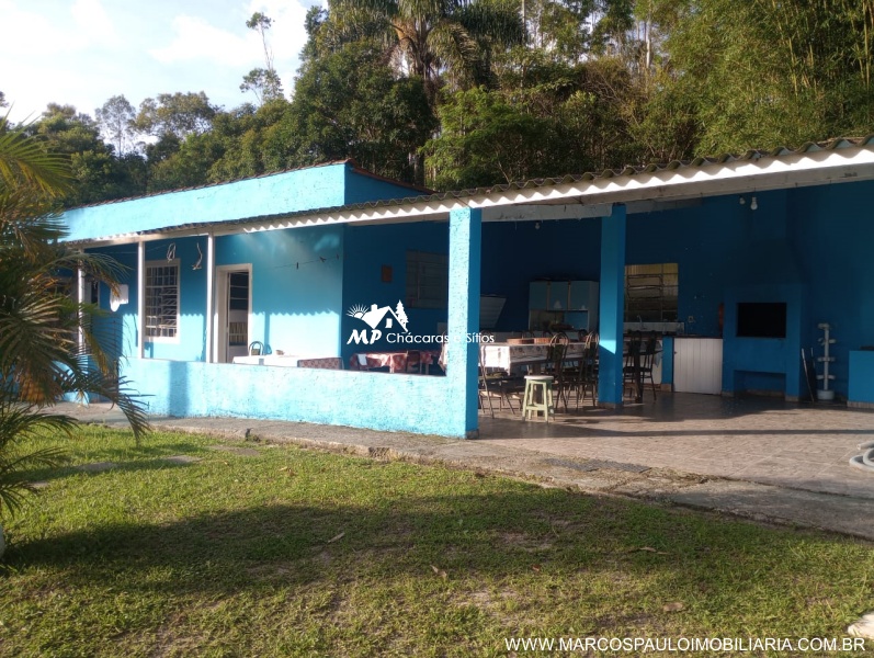 CHÁCARA COM 2 CASAS NA REGIÃO DE MOGI DAS CRUZES