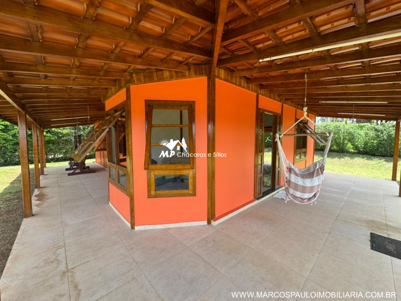 BELISSÍMA CHÁCARA EM MOGI DAS CRUZES