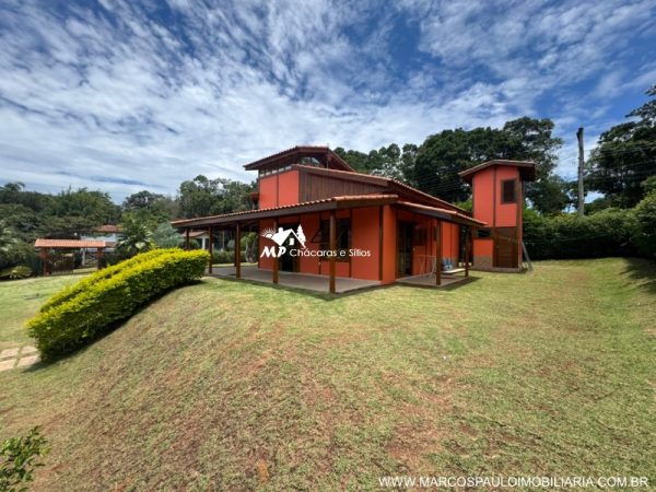 BELISSÍMA CHÁCARA EM MOGI DAS CRUZES