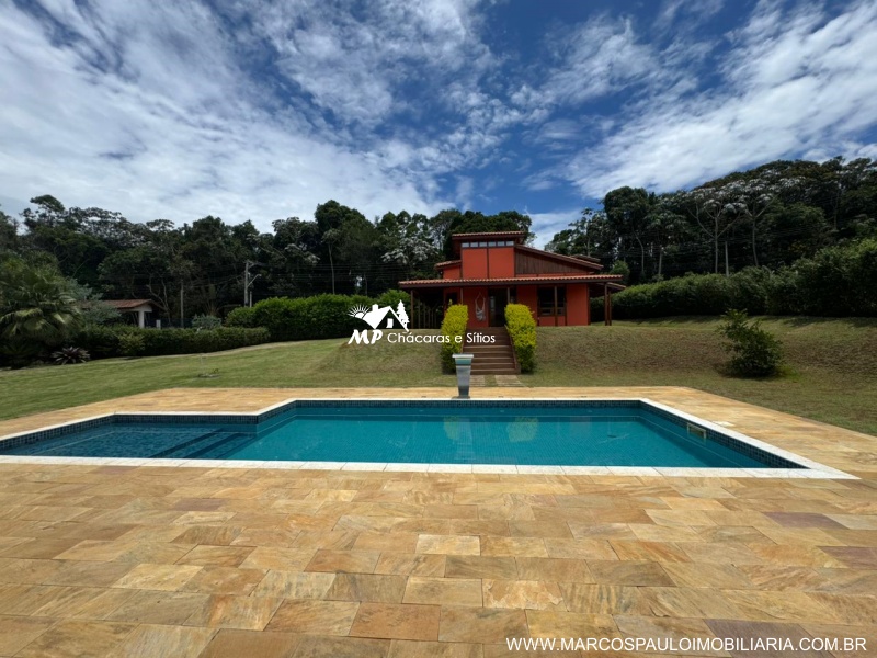 BELISSÍMA CHÁCARA EM MOGI DAS CRUZES
