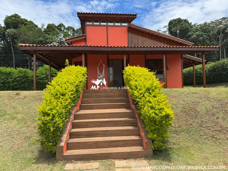 BELISSÍMA CHÁCARA EM MOGI DAS CRUZES