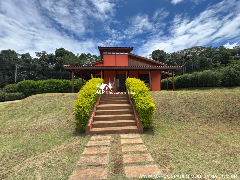 BELISSÍMA CHÁCARA EM MOGI DAS CRUZES