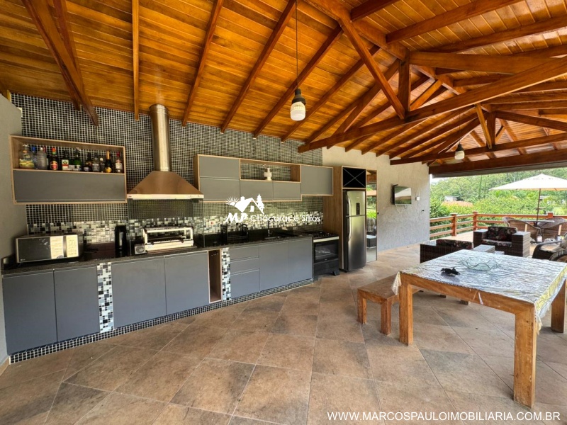 BELISSÍMA CHÁCARA EM MOGI DAS CRUZES