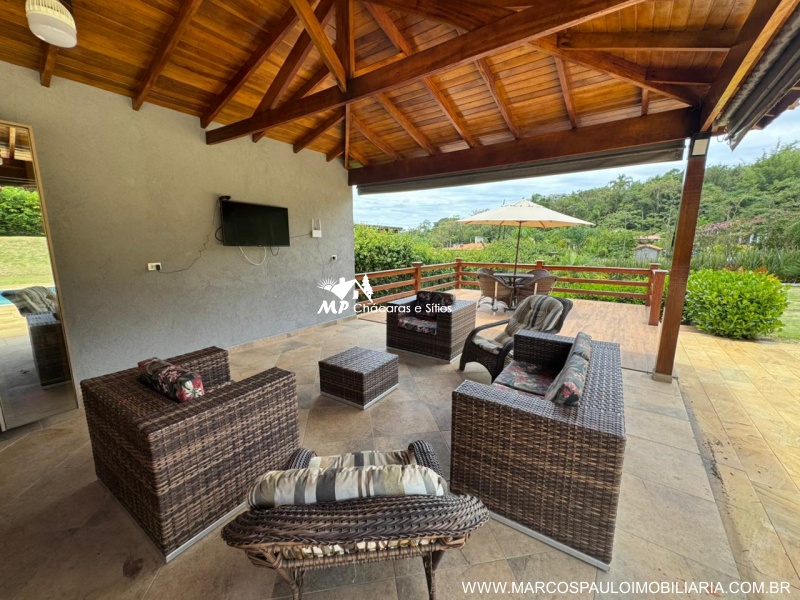 BELISSÍMA CHÁCARA EM MOGI DAS CRUZES