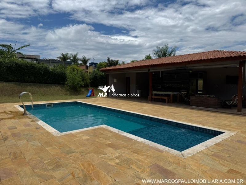 BELISSÍMA CHÁCARA EM MOGI DAS CRUZES