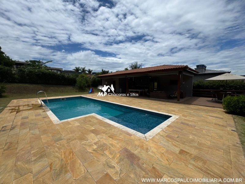 BELISSÍMA CHÁCARA EM MOGI DAS CRUZES