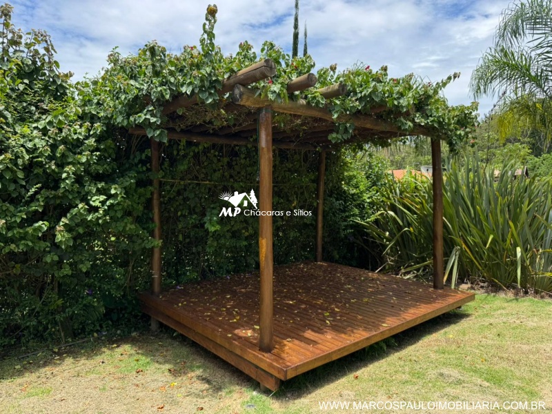 BELISSÍMA CHÁCARA EM MOGI DAS CRUZES