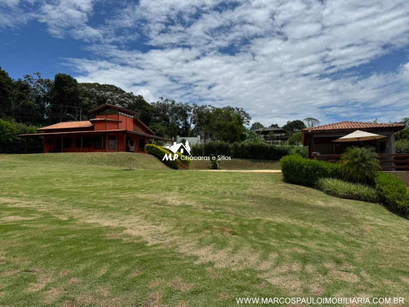 BELISSÍMA CHÁCARA EM MOGI DAS CRUZES
