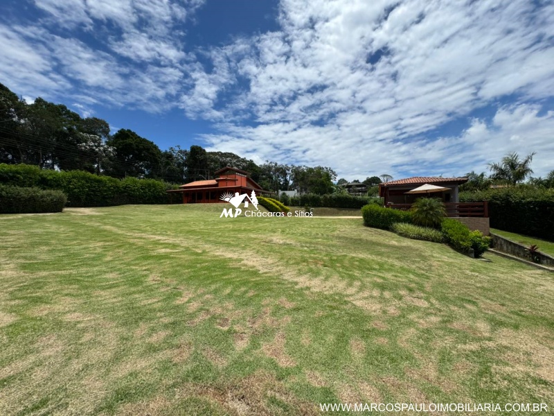 BELISSÍMA CHÁCARA EM MOGI DAS CRUZES