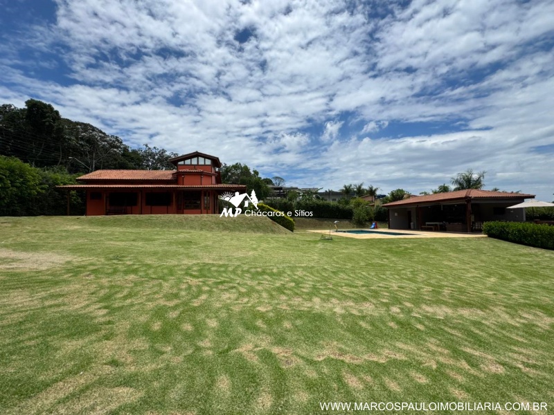 BELISSÍMA CHÁCARA EM MOGI DAS CRUZES
