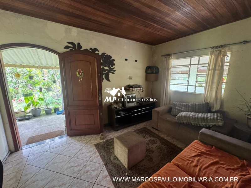 SÍTIO COM LAGO ENORME EM MEIO A NATUREZA