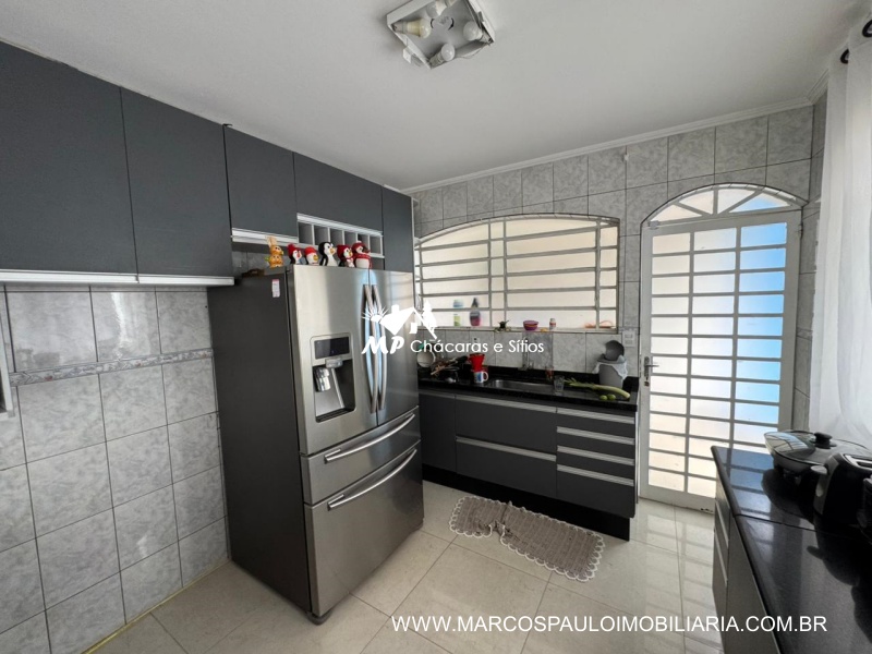 CHÁCARA DE ALTO PADRÃO EM BIRITIBA MIRIM