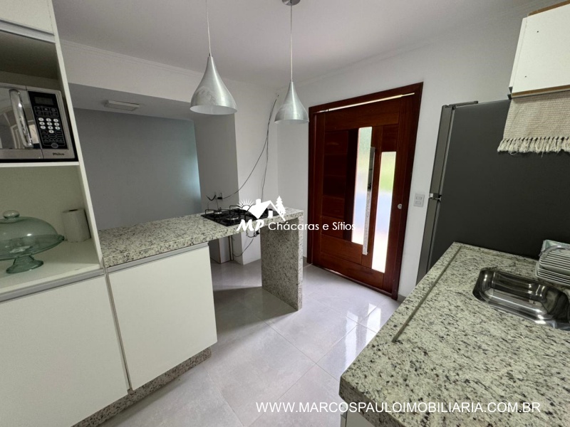 CHÁCARA DE ALTO PADRÃO EM BIRITIBA MIRIM