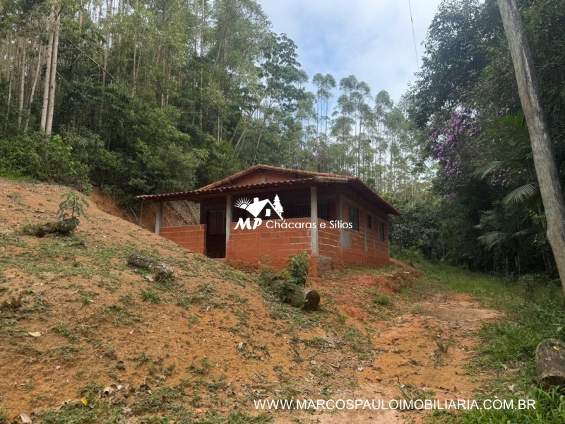 SÍTIO COM CACHOEIRA NA REGIÃO DE SALESÓPOLIS