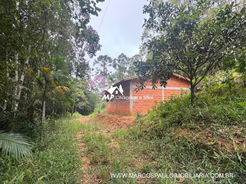 SÍTIO COM CACHOEIRA NA REGIÃO DE SALESÓPOLIS