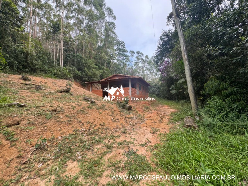 SÍTIO COM CACHOEIRA NA REGIÃO DE SALESÓPOLIS