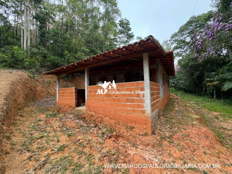 SÍTIO COM CACHOEIRA NA REGIÃO DE SALESÓPOLIS