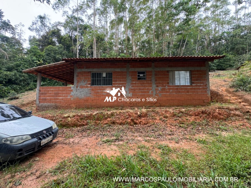 SÍTIO COM CACHOEIRA NA REGIÃO DE SALESÓPOLIS