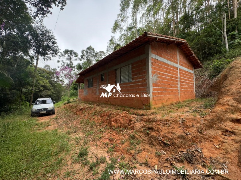 SÍTIO COM CACHOEIRA NA REGIÃO DE SALESÓPOLIS