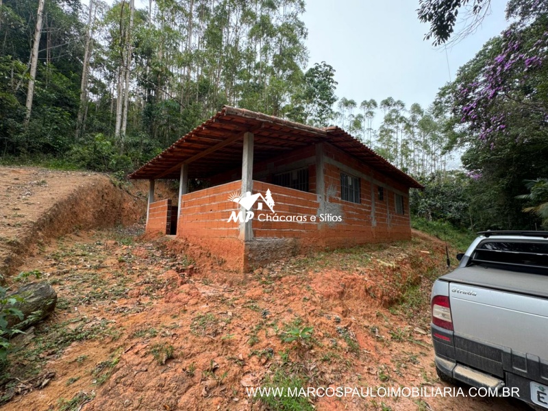 SÍTIO COM CACHOEIRA NA REGIÃO DE SALESÓPOLIS