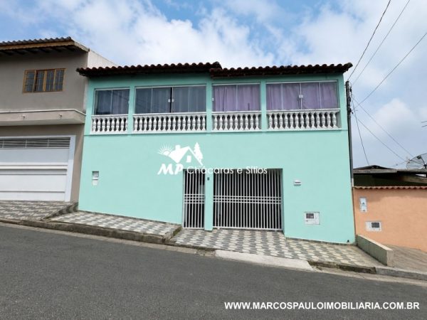 TRÊS CASA NA REGIÃO CENTRAL DE BIRITIBA MIRIM