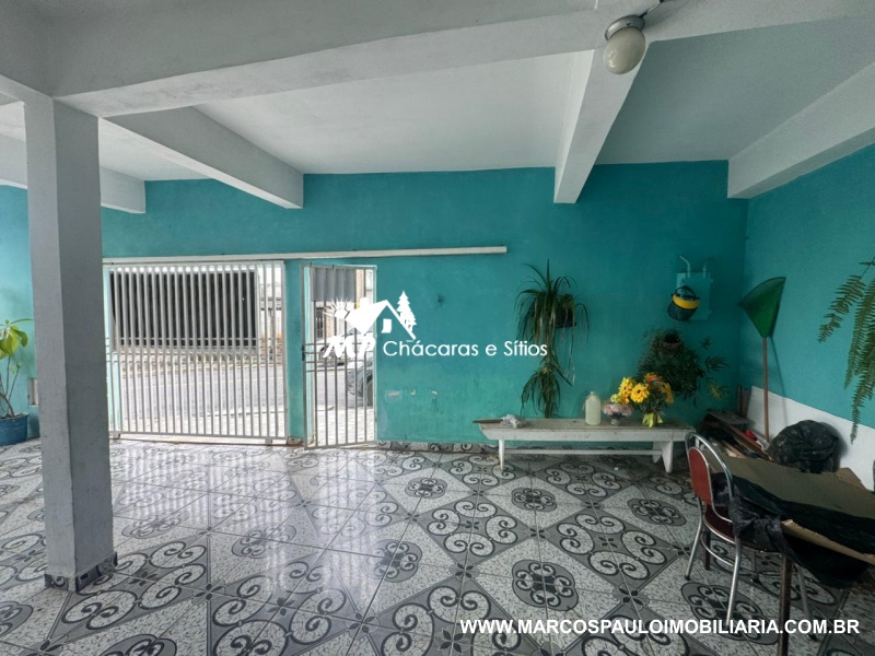 TRÊS CASA NA REGIÃO CENTRAL DE BIRITIBA MIRIM
