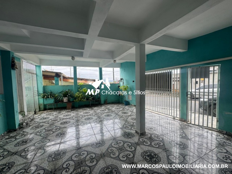 TRÊS CASA NA REGIÃO CENTRAL DE BIRITIBA MIRIM