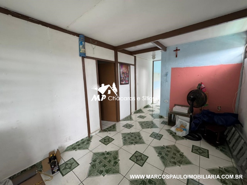 TRÊS CASA NA REGIÃO CENTRAL DE BIRITIBA MIRIM
