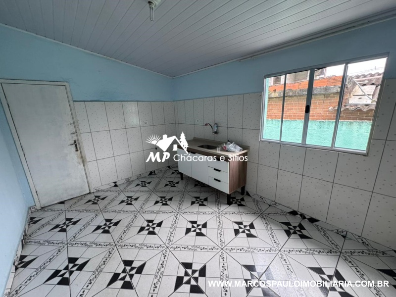 TRÊS CASA NA REGIÃO CENTRAL DE BIRITIBA MIRIM