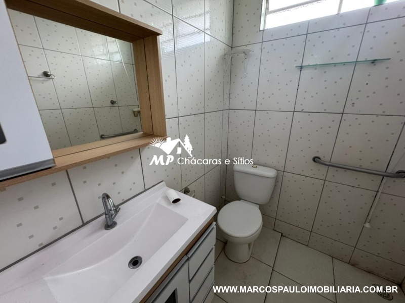 TRÊS CASA NA REGIÃO CENTRAL DE BIRITIBA MIRIM