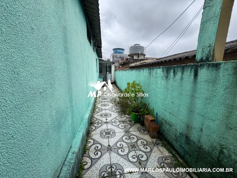 TRÊS CASA NA REGIÃO CENTRAL DE BIRITIBA MIRIM